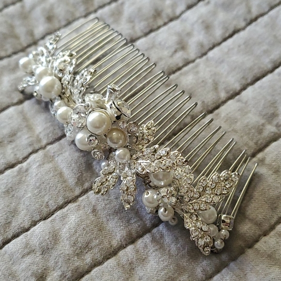 NWT David's Bridal Crystal and Pearl Wedding Comb - Picture 7 of 12